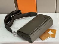 お勧め品 ルイヴィトンバッグ アルマbbコピー シンプル 牛革 レザー 斜め掛けバッグ ビジネス ブラウン