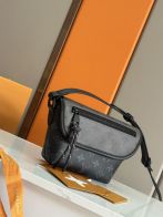 ルイヴィトンバッグ カプシーヌ偽物 ミニ 花柄 牛革 レザー 斜め掛けバッグ ハンドバッグ M12806 ブラック