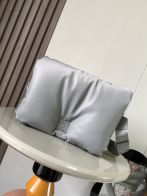 ロエベ アマソナコピー 斜め掛けバッグ ふんわり 柔らかい ロゴ刺繍 日常 調整可 9120 グレー