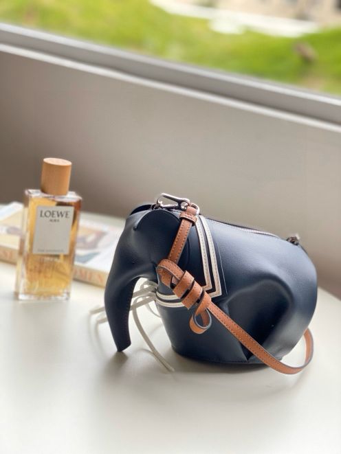 loewe バッグ偽物 レザー 牛革  小象かたち 可愛い 斜め掛けバッグ 66010 ブルー
