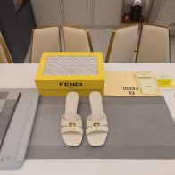 超人気 スリッパ フェンディ クリスマススーパーコピー ヒール5.5cm レザー 優雅レディ ホワイト