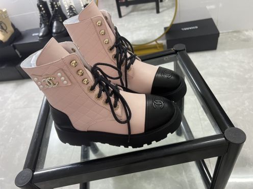 大人気でお買い得なシャネル 靴 オンラインスーパーコピー 厚底 ハイカット ブーツ 防寒 レザー ピンク