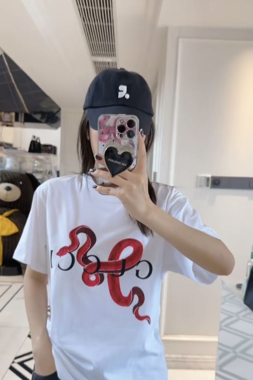 【限定販売】gucci t シャツ ロゴスーパーコピー 100%綿 半袖トップス 蛇プリント 上質商品 ホワイト