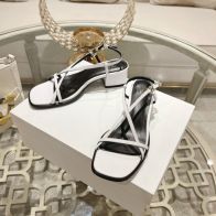 celine サンダル レディコピー ファッション 本革 レザー スリッパ  目を引く存在感 ホワイト