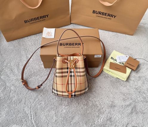 魅力的なburberry バッグスーパーコピー ハンドバッグ 斜め掛け レザー 革 ブラウン