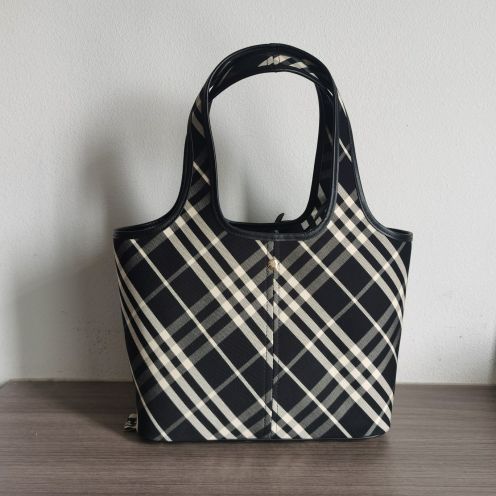 burberry カバンスーパーコピー 柔軟 カジュアル ハンドバッグ 本革 レザー 縞 ブラック