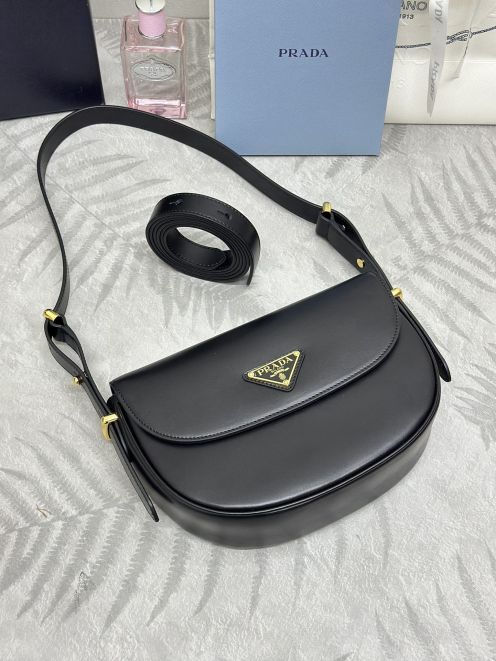 プラダ バッグ ウィレディ偽物 1BD365 レザー 本革 斜め掛けバッグ 上質品 ブラック