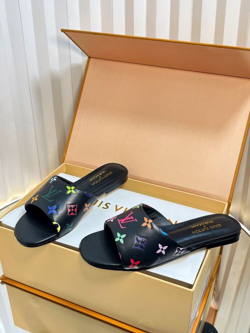 夏新品 ルイヴィトン ヒールサンダル激安通販 スリッパ  レザー 優雅レディ プリント ブラック