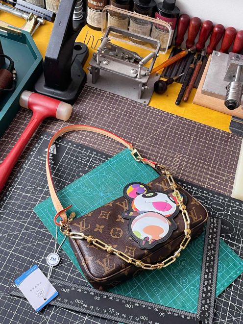 LV ヴィトン バッグ イメージ偽物 牛革 斜め掛けバッグ レザー 人気 M13440 ブラウン
