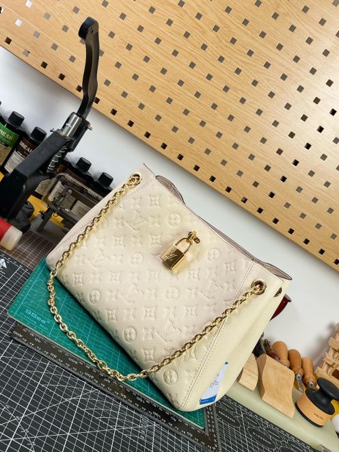 LV ヴィトン バッグ 色落ちスーパーコピー 牛革 斜め掛けバッグ レザー 柔軟 M14659 ホワイト