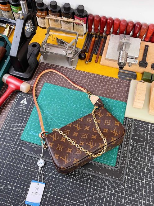 LV ヴィトンバックインバックコピー 牛革 斜め掛けバッグ レザー 人気 M82766 ブラウン