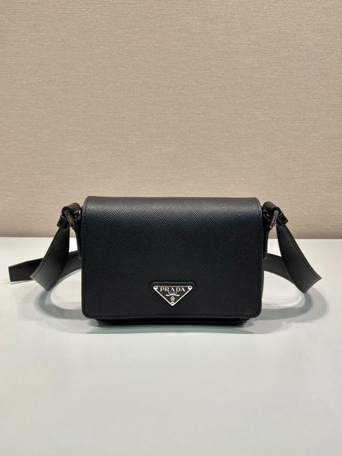 びっくりした価格 プラダバッグ 肩掛けコピー 2VD065 斜め掛けバッグ 本革 レザー 調整可 ブラック