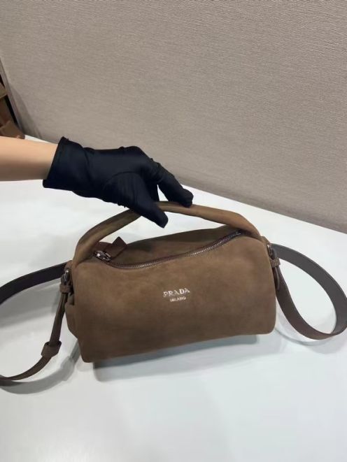 人気商品 プラダ セレブスーパーコピー 本革 レザー 斜め掛けバッグ シンプル 2VH188 ベージュ色