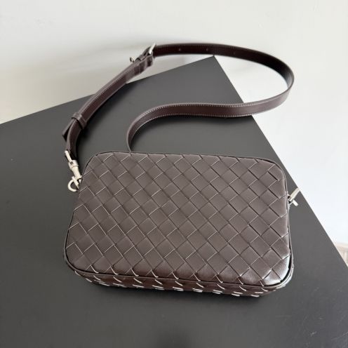 ボッテガ 伊勢丹コピー BOTTEGA VENETA カメラバッグ 斜め掛け 軽量 実用 ブラウン