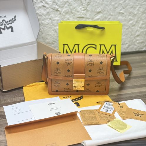 お洒落 mcmエムシーエム ボストンバッグコピー レザー 優雅レディ 上質 斜め掛けバッグ ブラウン