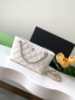 シャネルバッグ 広島Ｎ級品 優雅レディ 本革 レザー 斜め掛けバッグ チェーンバッグ ホワイト