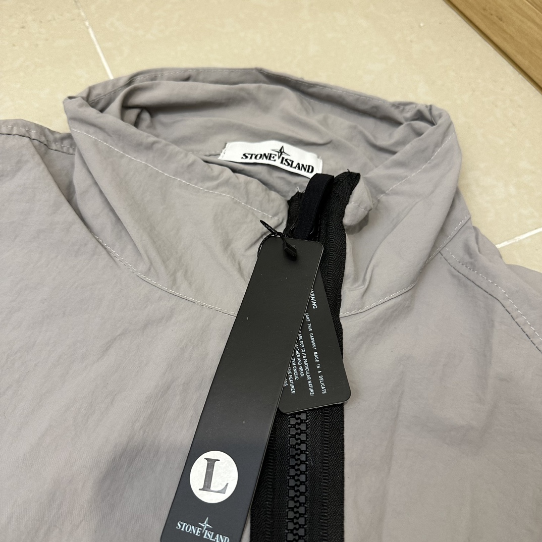 stone island ナイロン ジャケット偽物 高品質 アウター 速乾性があり 薄手 ゆったり グレイ_3