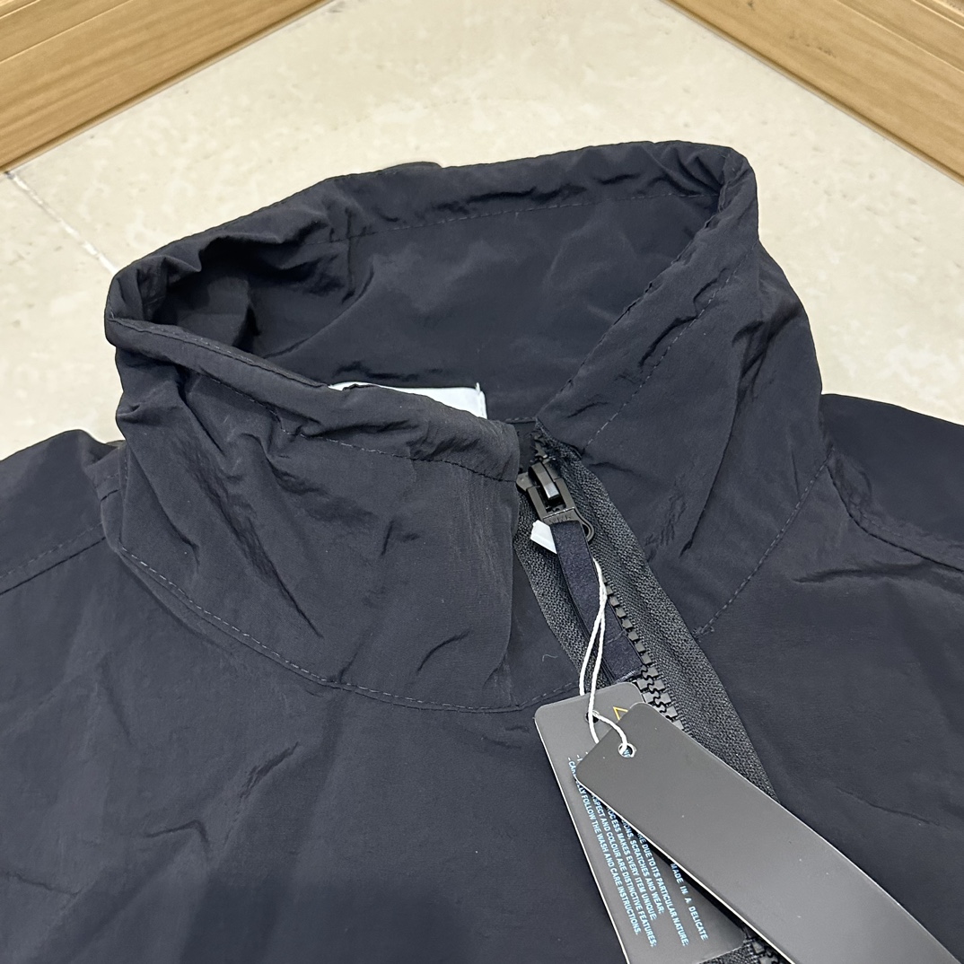 stone island アウターｎ級品 高品質 アウター 速乾性があり 薄手 ゆったり ブラック_4