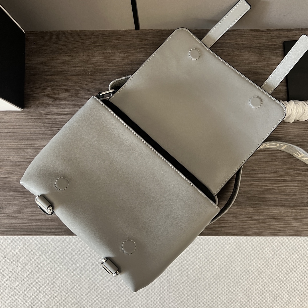 ロエベ激安通販スーパーコピーバッグレザーホワイト大容量ショルダーバッグ_2