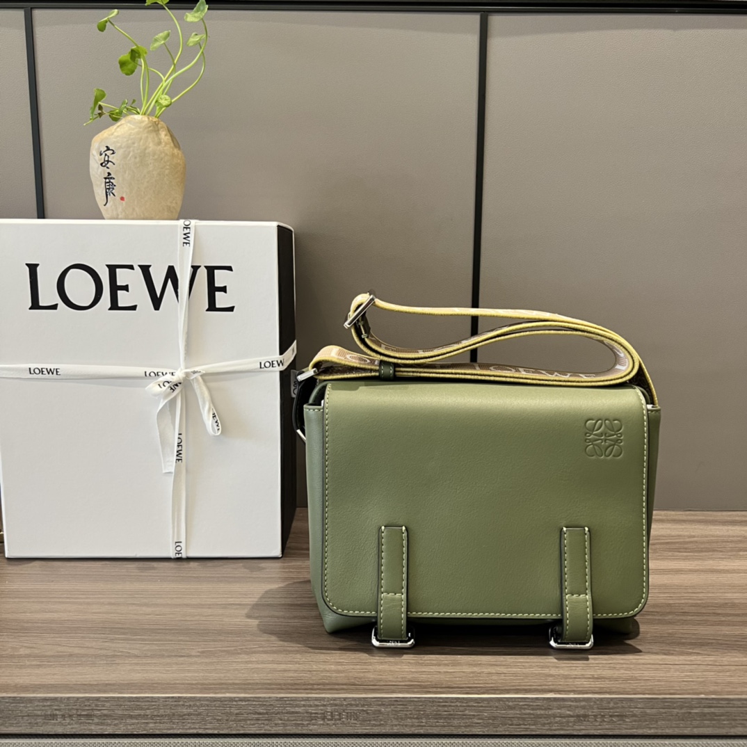 ロエベLOEWE限定スーパーコピーバッグレザーグリーン大容量ショルダーバッグ_1