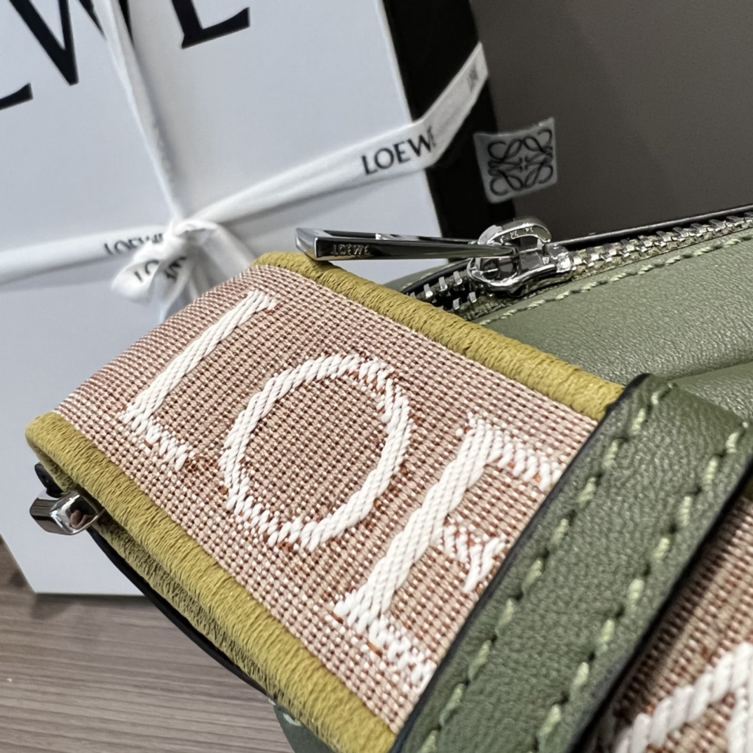 ロエベLOEWE限定スーパーコピーバッグレザーグリーン大容量ショルダーバッグ_2