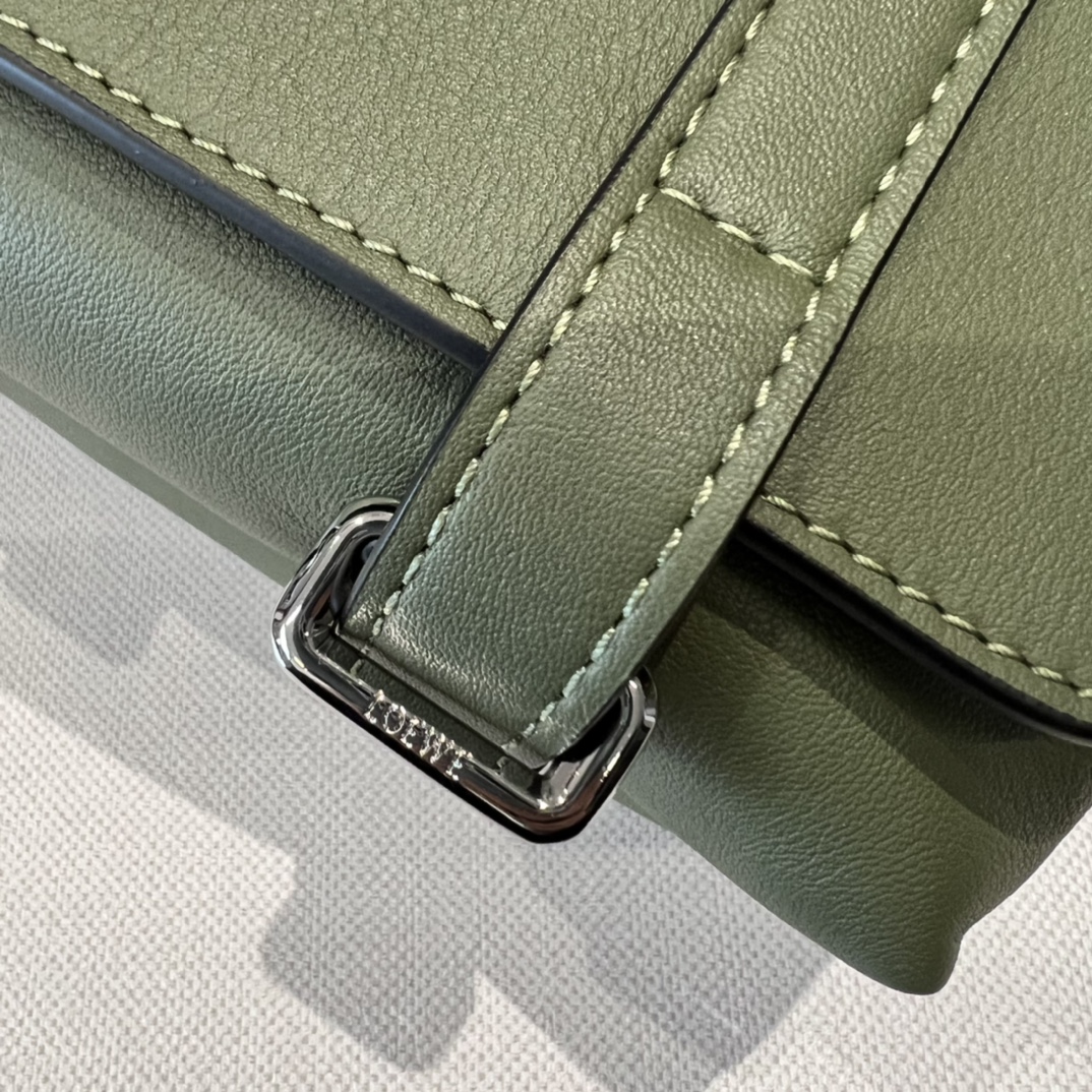 ロエベLOEWE限定スーパーコピーバッグレザーグリーン大容量ショルダーバッグ_3
