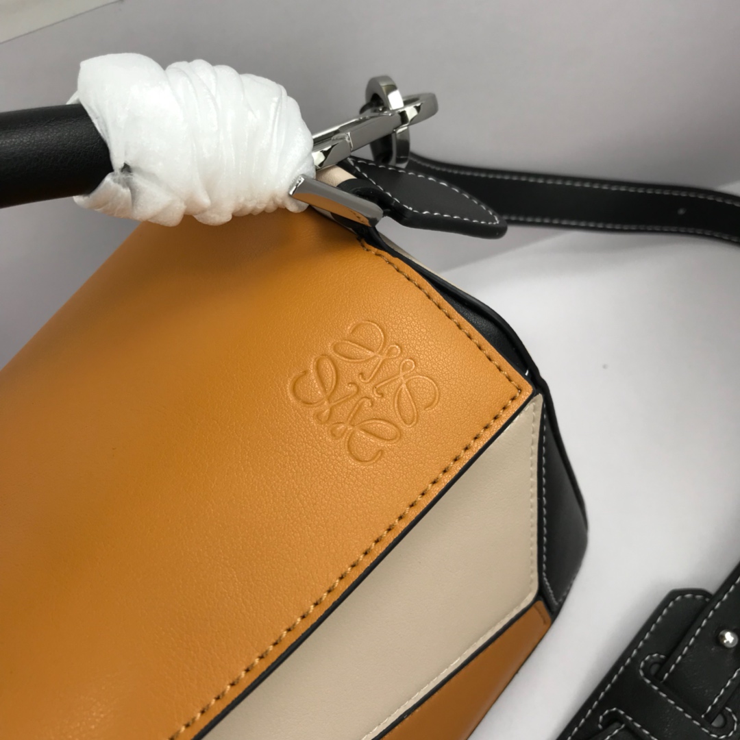 ロエベ偽物スーパーコピーバッグレザーブラウン高級ショルダーバッグ_3