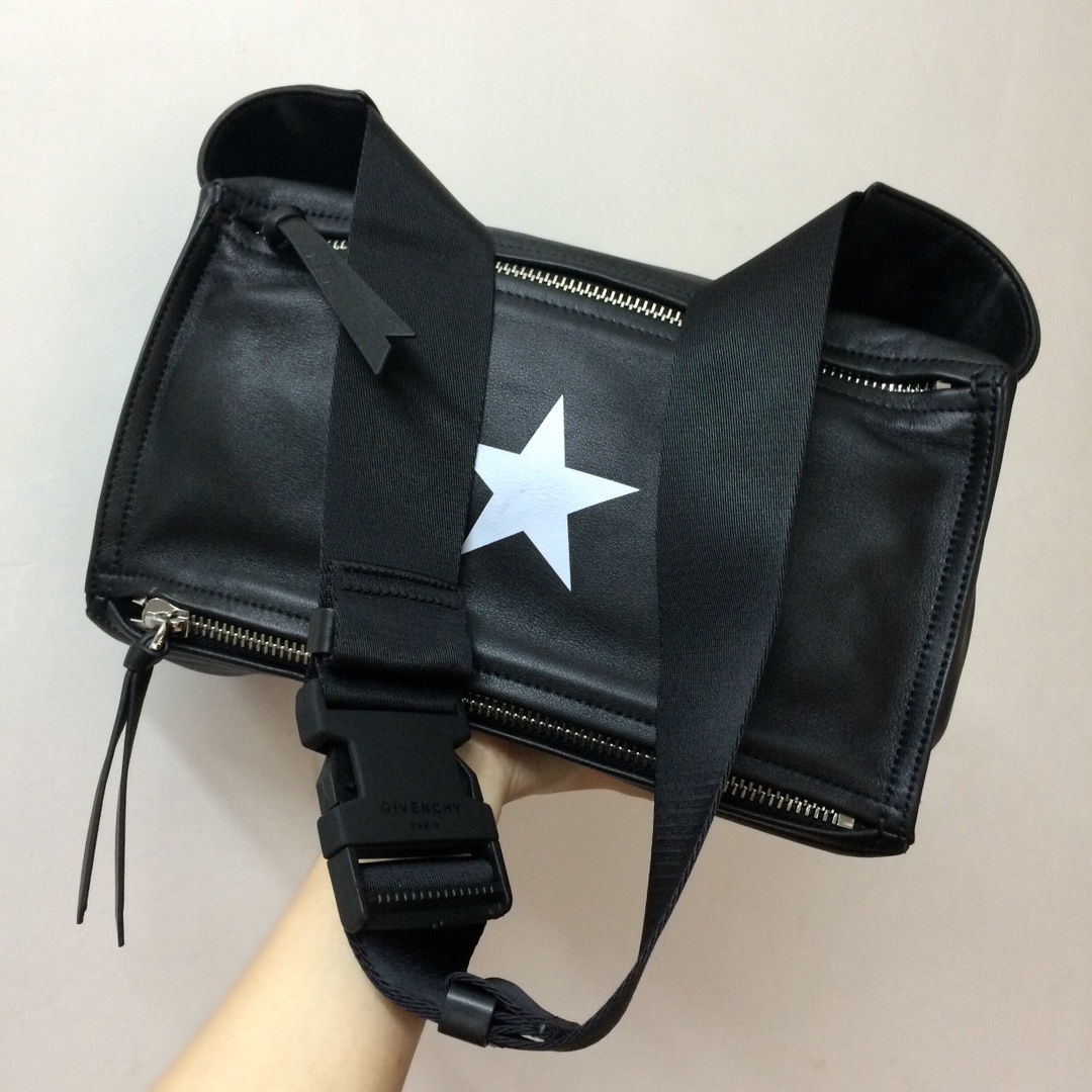 GIVENCHY23新作 ジバンシィバッグコピー メンズ シングルショルダーバッグ 星ロゴ ブラック_1