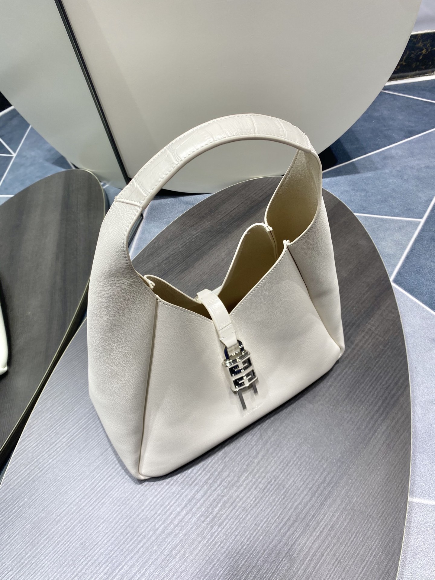 GIVENCHYジバンシィ 偽物 見分け方 レザーバッグ レディースバッグ ホワイト_4