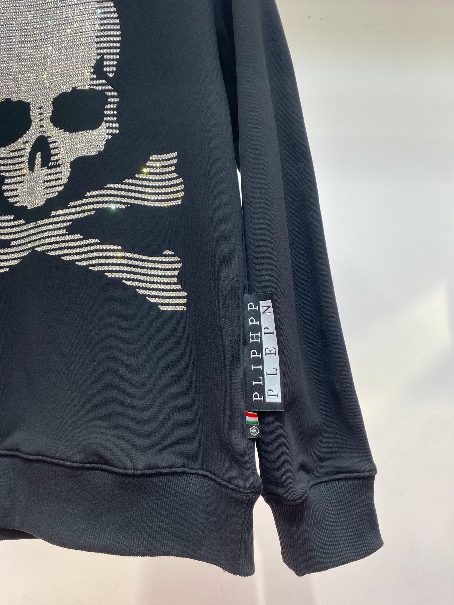 フィリップのページスーパーコピー 長袖トップス 春秋服  大きいサイズ パーカーフードなし ブラック_4