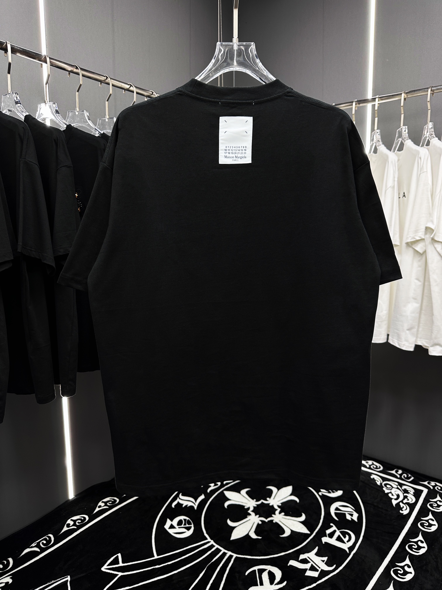 メゾンマルジェラ偽物コピー半袖Tシャツコットンブラック柔らかい花柄春夏刺繍_2