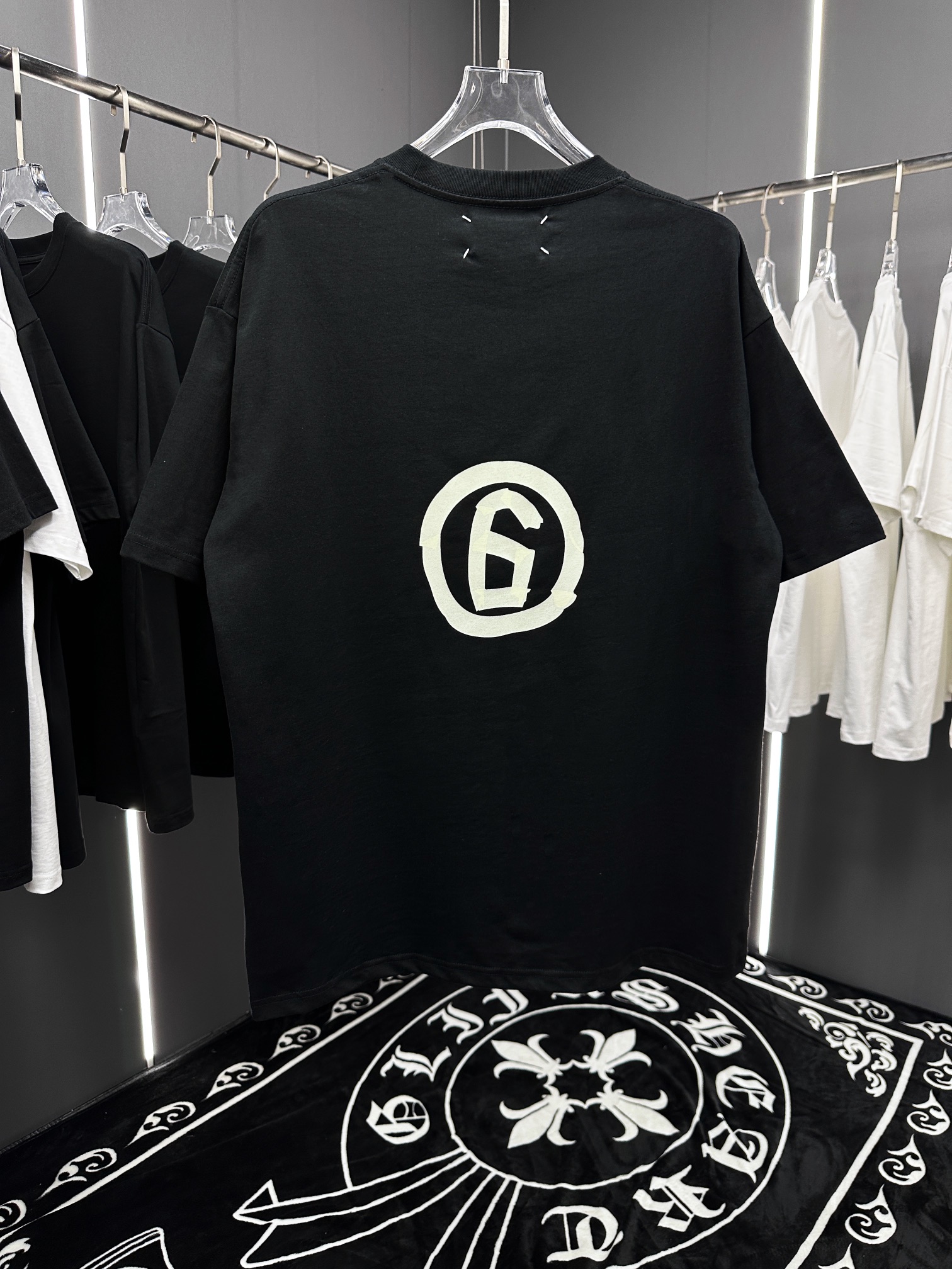 メゾンマルジェラ激安通販コピー半袖Tシャツコットンブラック柔らかい花柄春夏刺繍_2