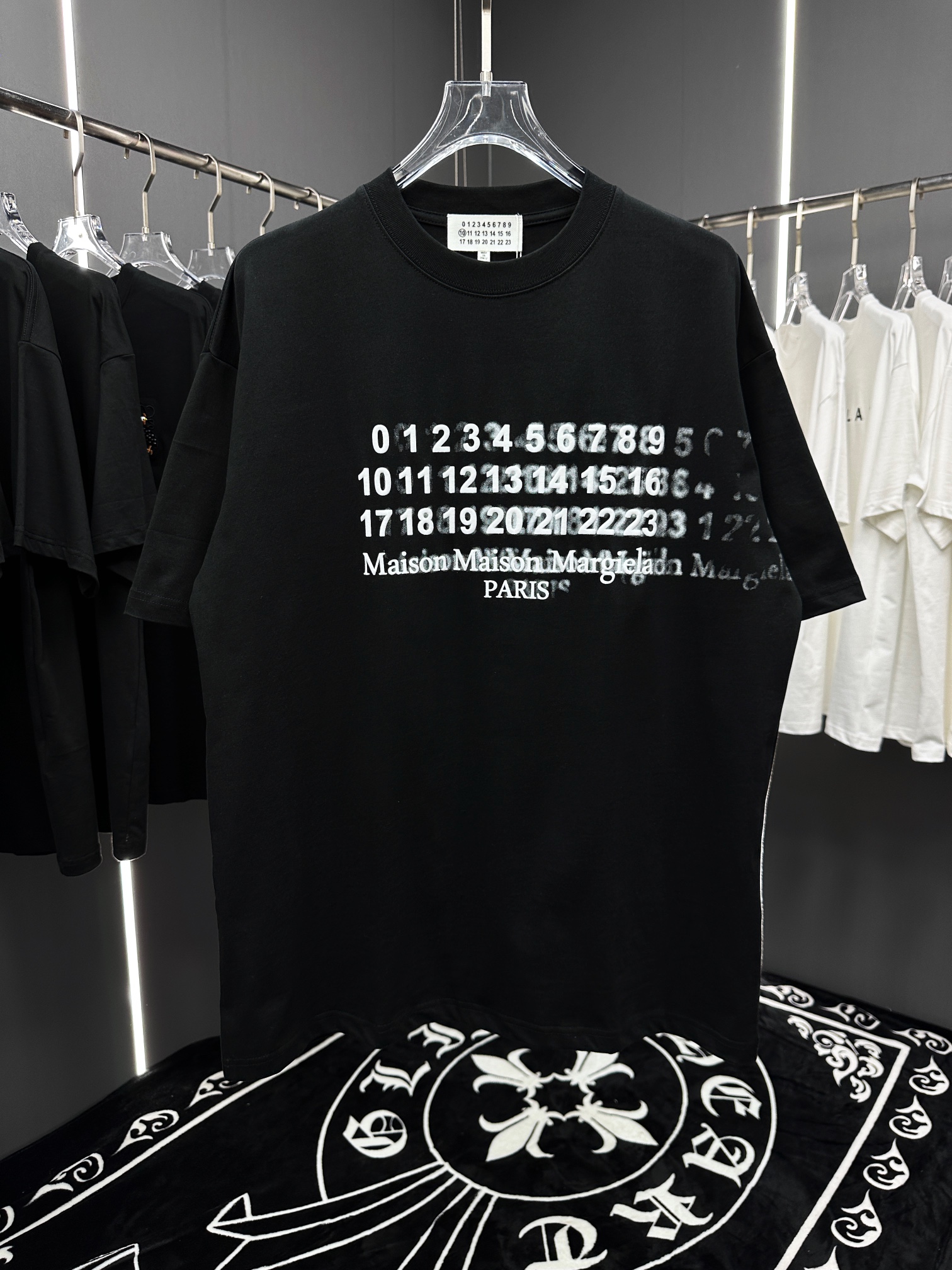 メゾンマルジェラコピー半袖Tシャツコットンブラック柔らかい花柄春夏刺繍_1