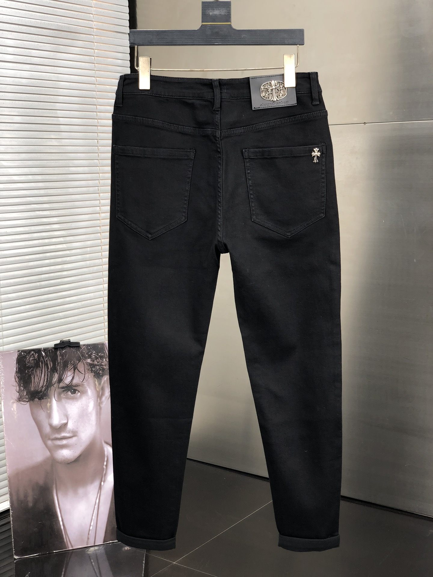 シンプル印象になってクロムハーツの服ｎ級品 デニムズボン ファッション 日常 ジンーズ ブラック_2