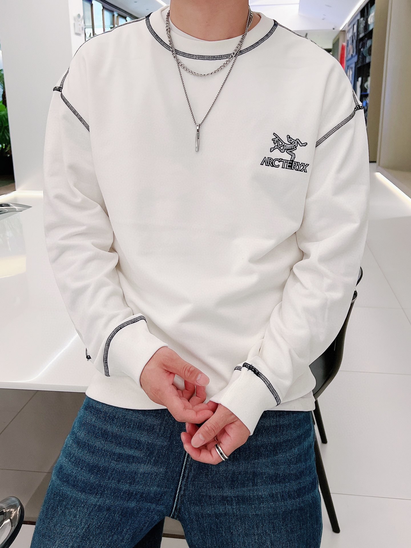 大活躍アークテリクス 薄手パーカー偽物 純綿 フードなし パーカー 人気商品 メンズ ２色可選_5