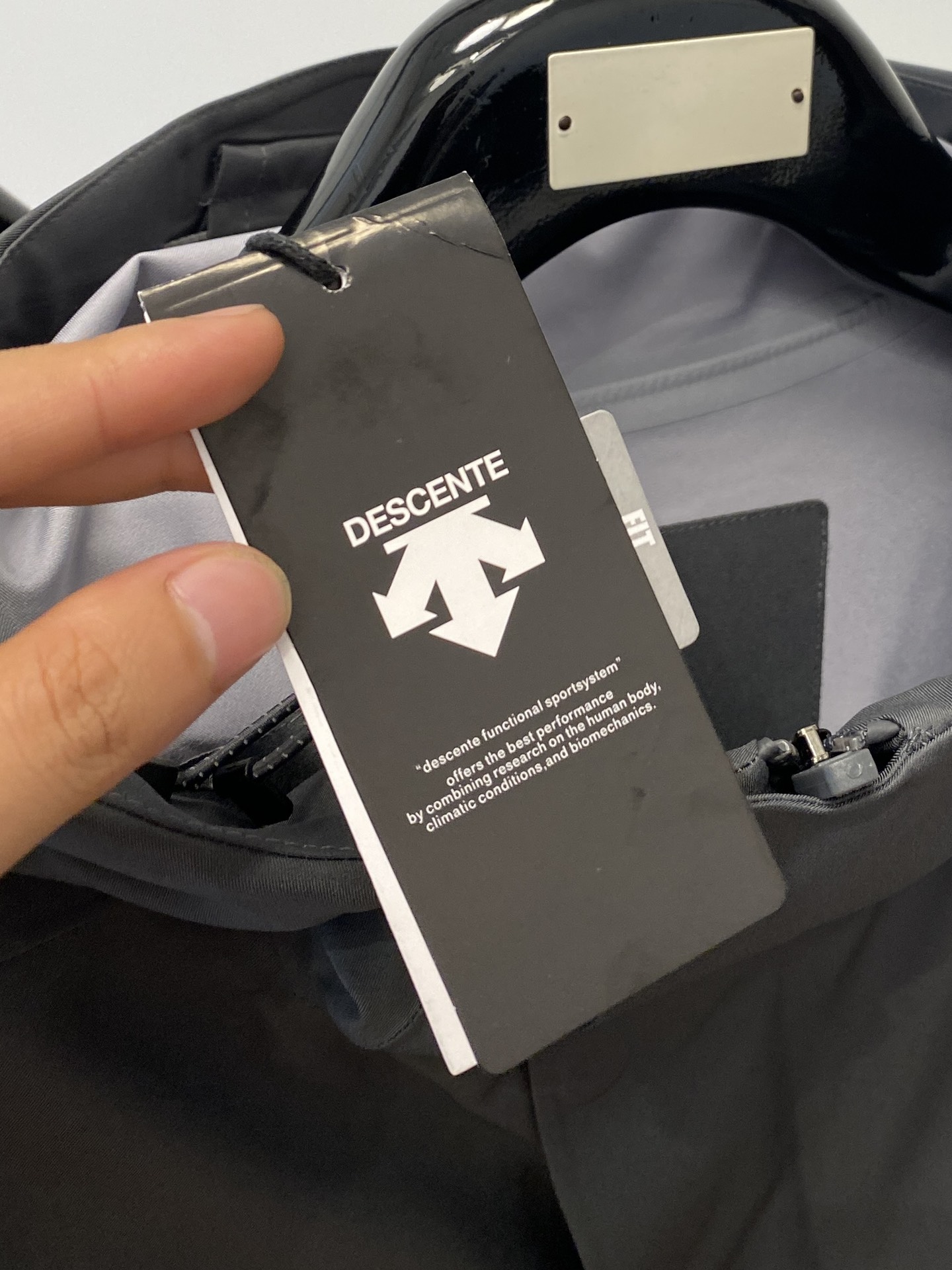 激安大特価最新作のデサント アパレルスーパーコピー 登山 ランニング 暖かい チャージャージャケット 防風 グレイ_5