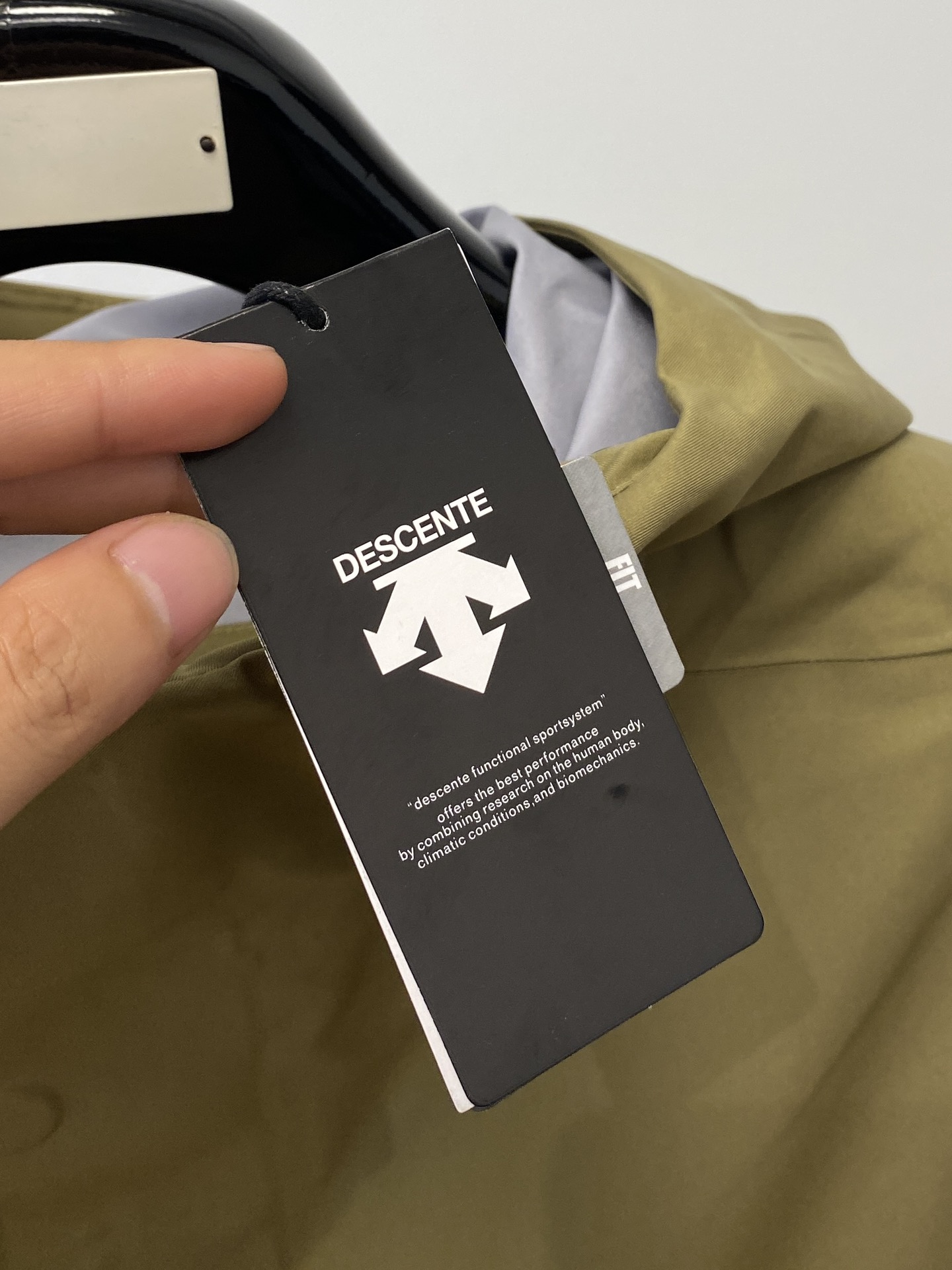 激安大特価最新作のデサント アウターコピー 登山 ランニング 暖かい チャージャージャケット 防風 ブラウン_5