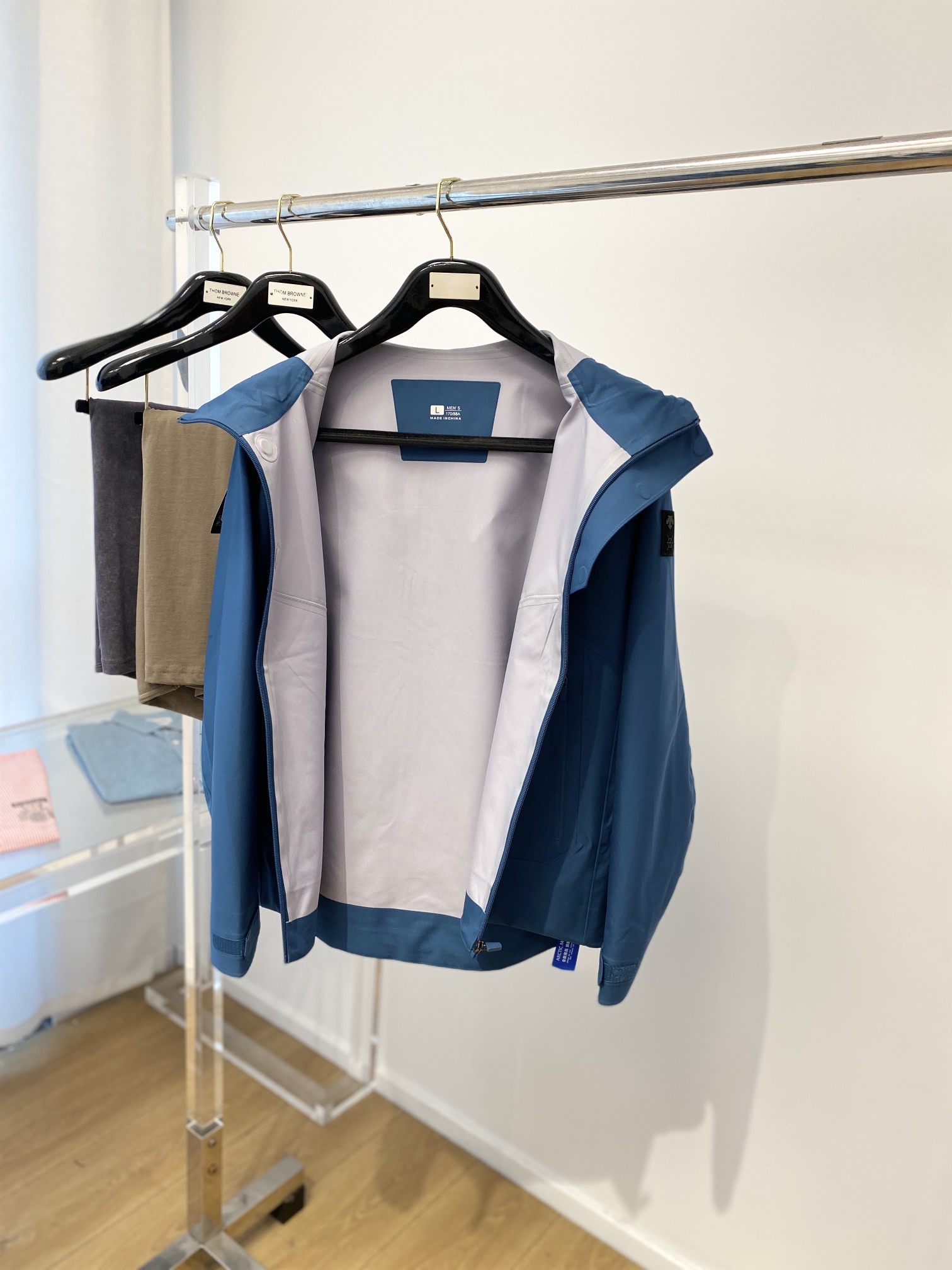 激安大特価最新作のデサント アノラック偽物 登山 ランニング 暖かい チャージャージャケット 防風 ブルー_3