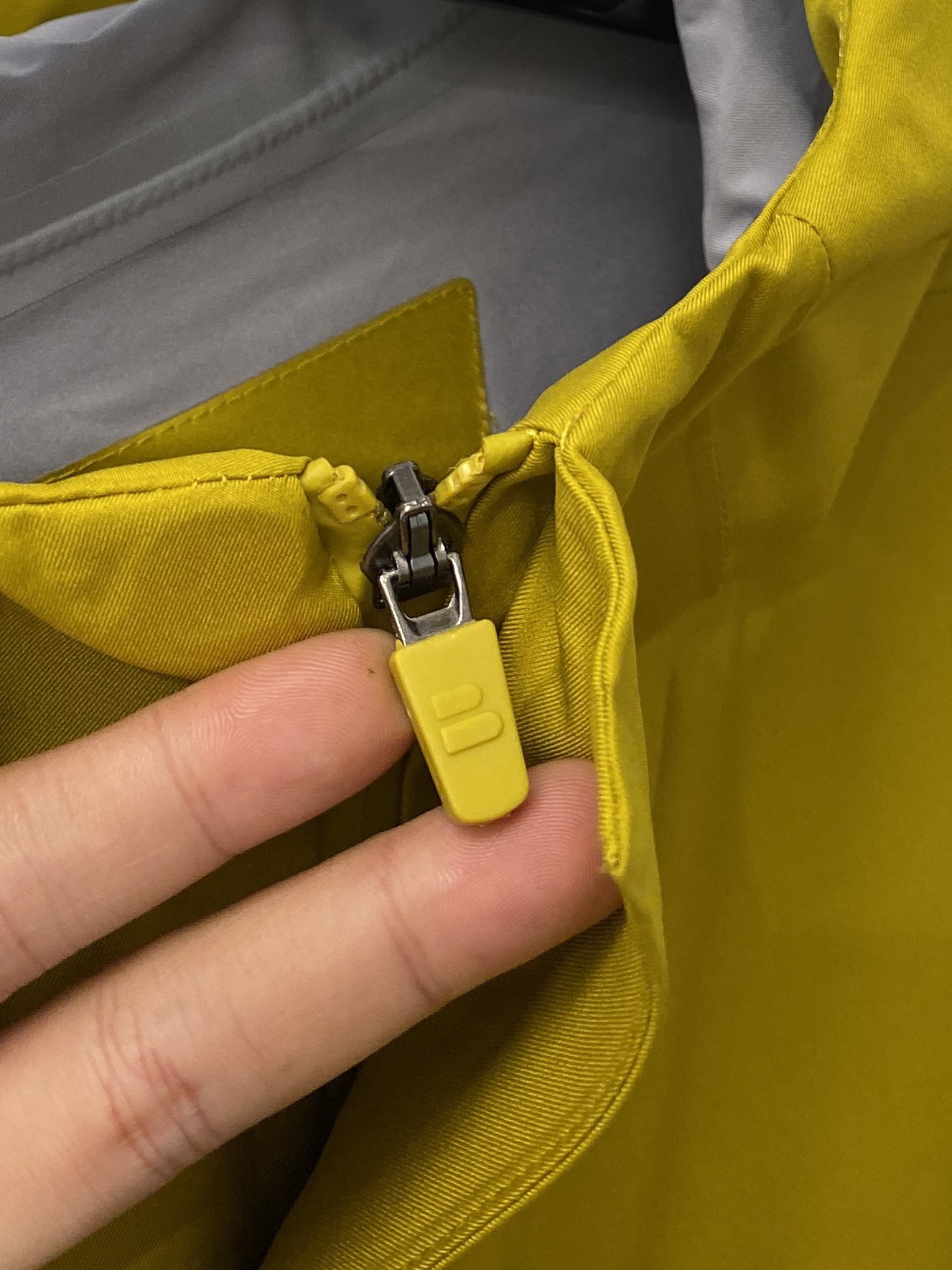激安大特価最新作のデサント アスレ激安通販 登山 ランニング 暖かい チャージャージャケット 防風 イエロー_6