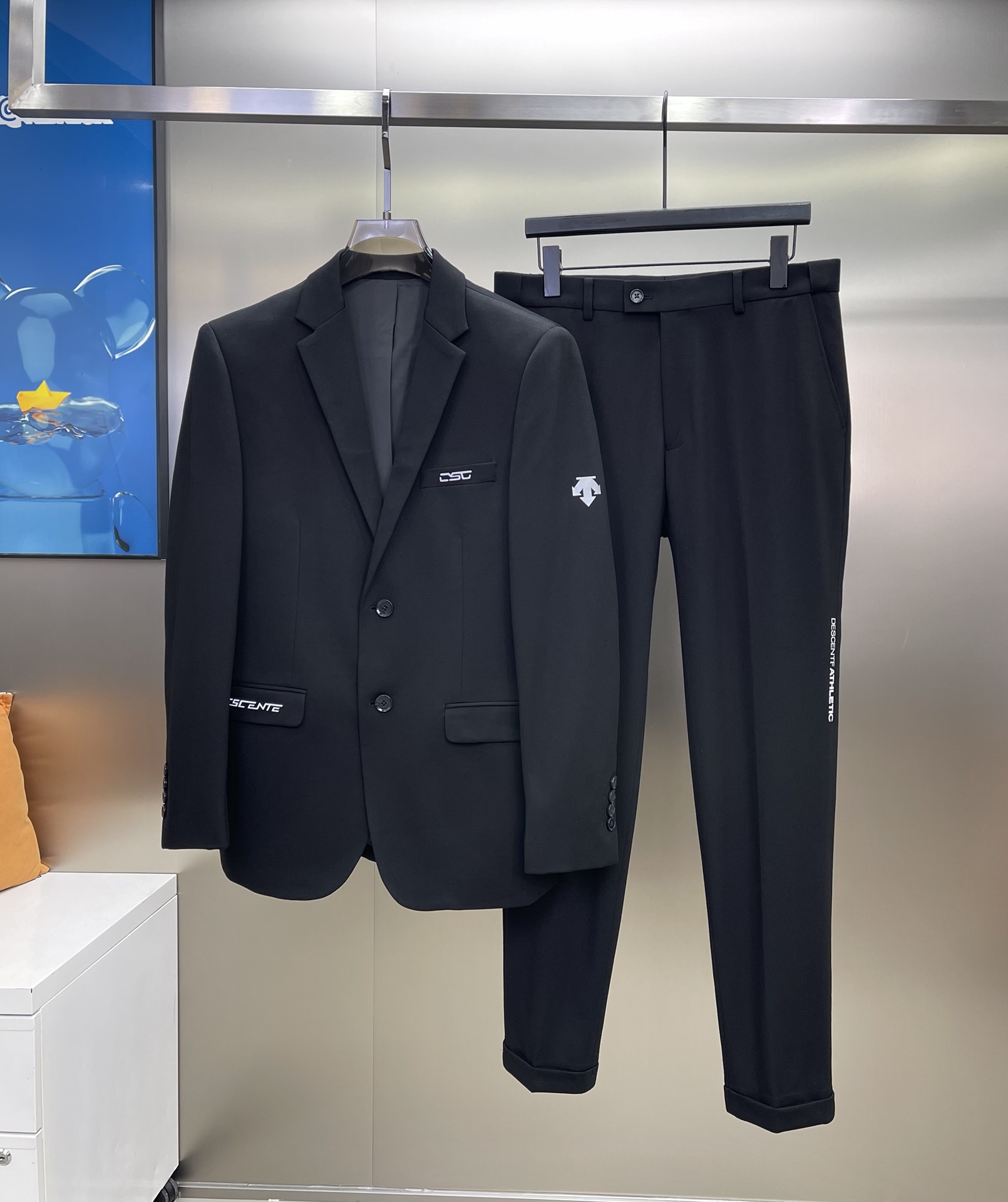 青山 デサントスーツ レビュー偽物 就職スーツ フォーマル 礼服 結婚式 無地 2点セット 2色可選 ブラック_1