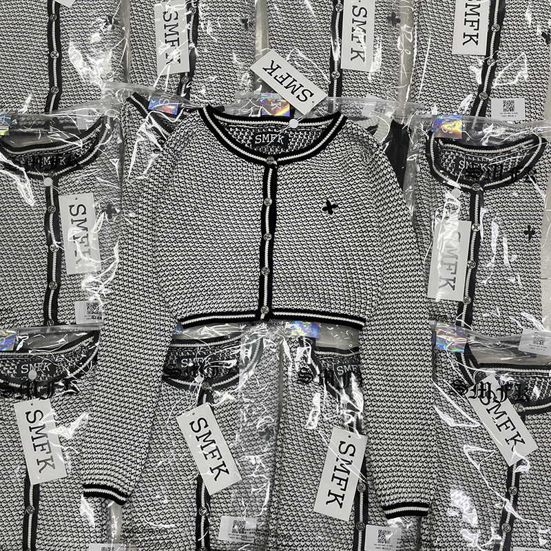 smfk サンダルコピー 人気 暖かい ショットトップス 秋冬服 シンプル 縞 レディース 限定品 ブラック_1