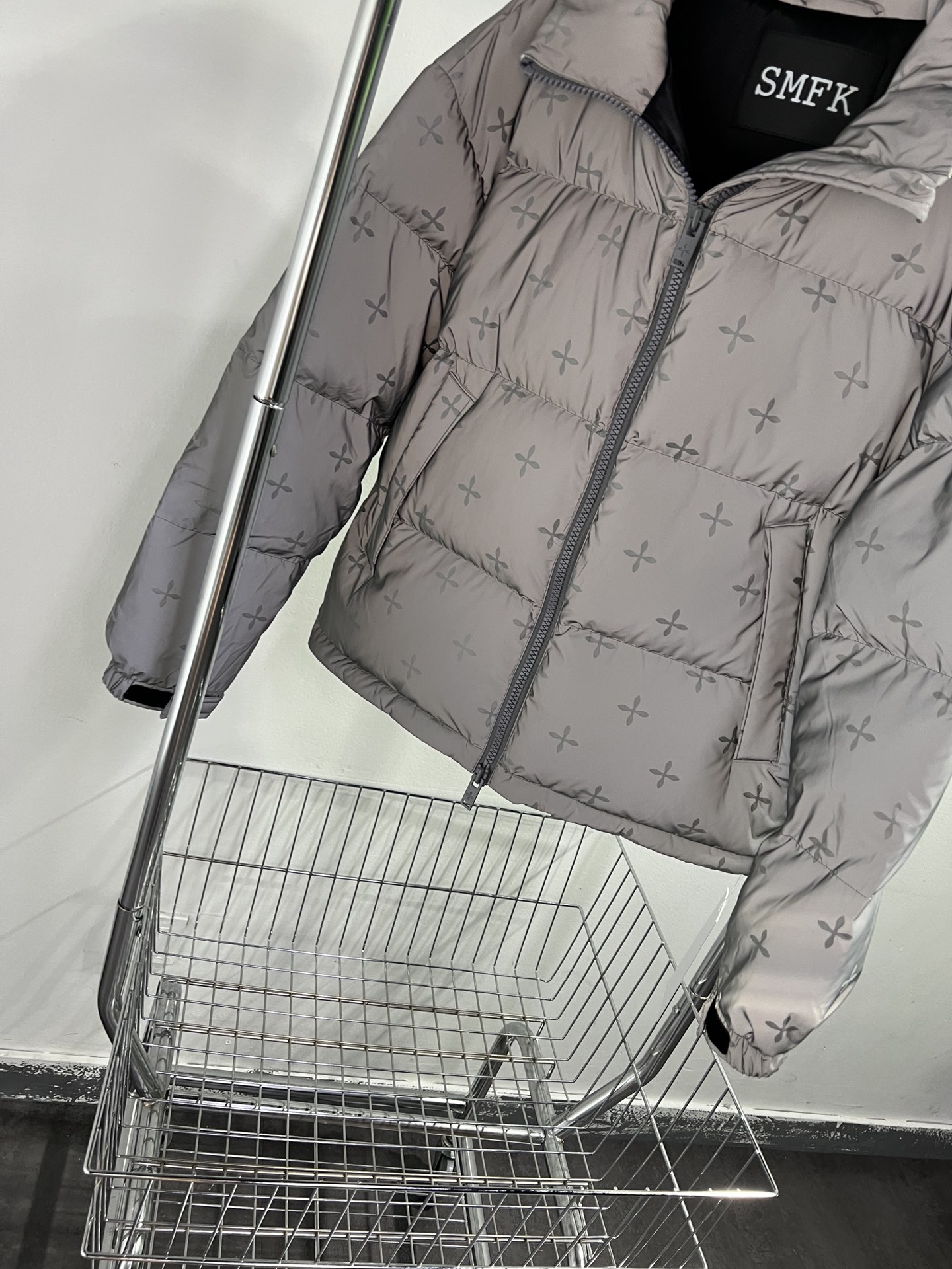 SMFKソフ ダウンジャケット激安通販 軽量ダウン ファッション 冬服 暖かい 防水 新品 グレイ_3