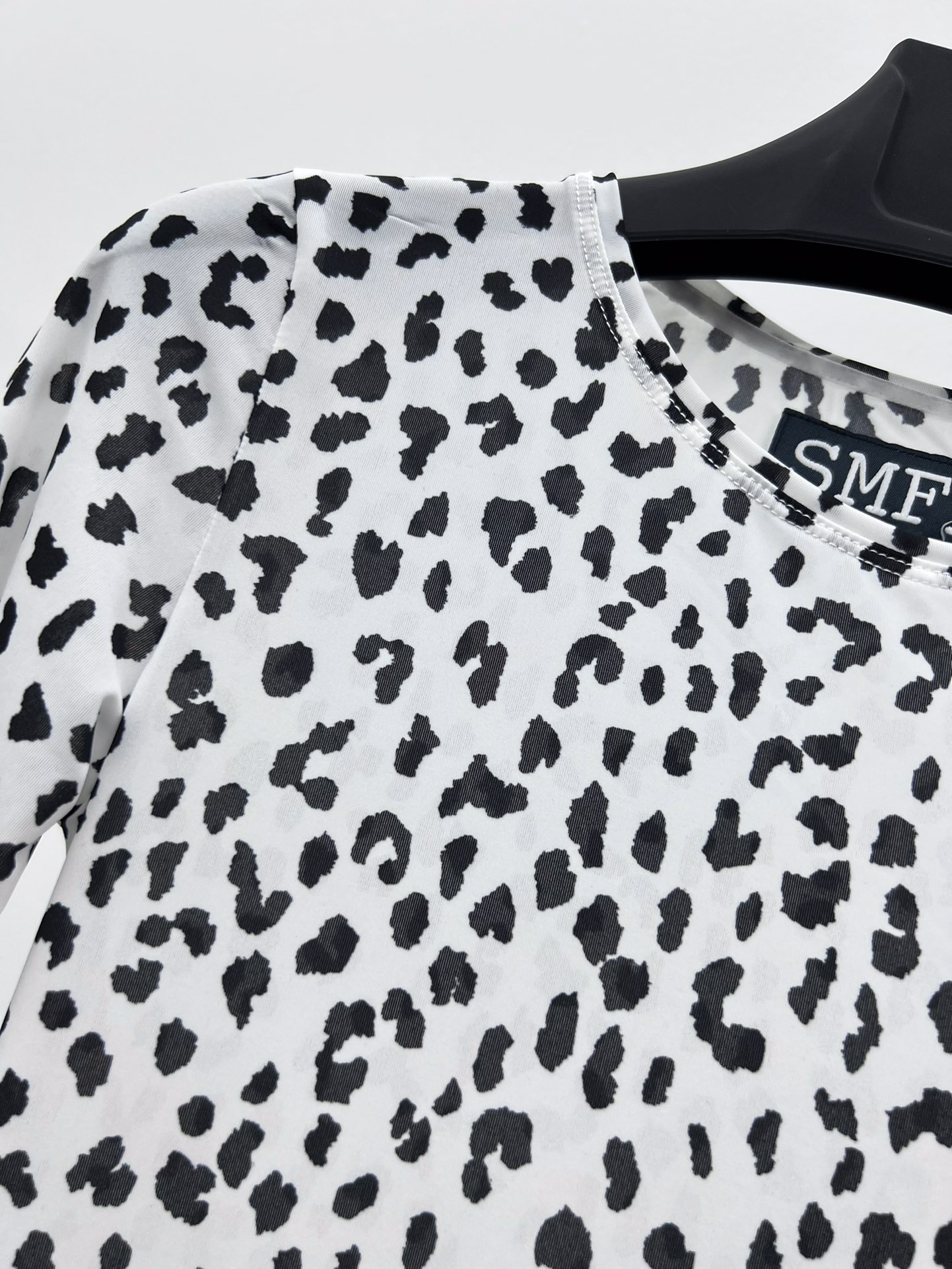 SMFKtシャツヤーンとはスーパーコピー 人気トップス 純綿 カジュアル 長袖Tシャツ シンプル 水玉模様 ホワイト_3