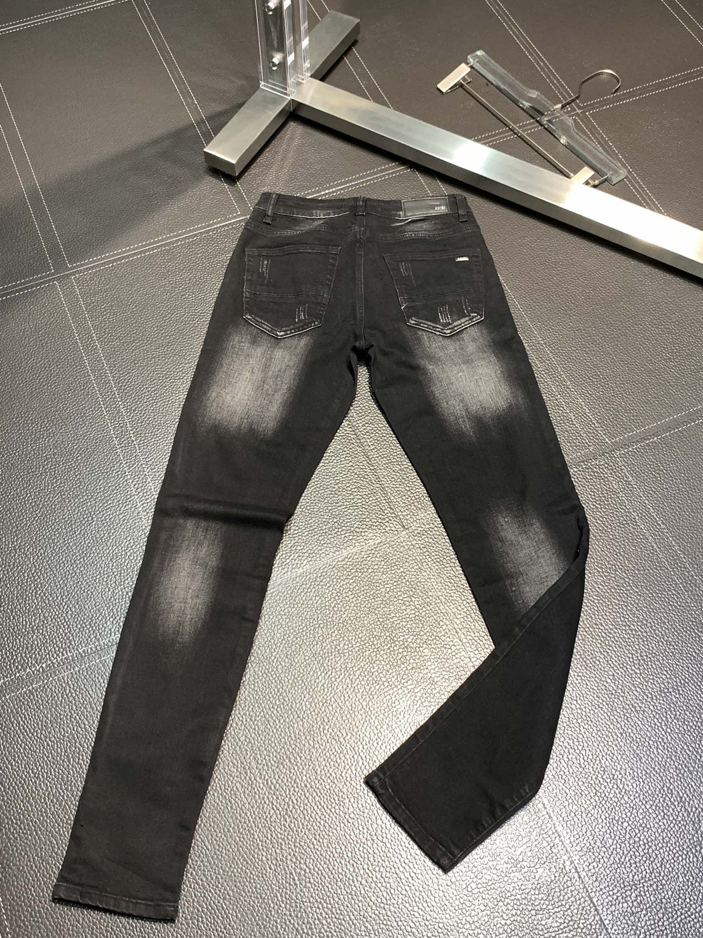 お得100%新品 amiri ハイ ブランドｎ級品 美脚ズボン デニム ジーンズ  夏服 天使プリント ブラック_2