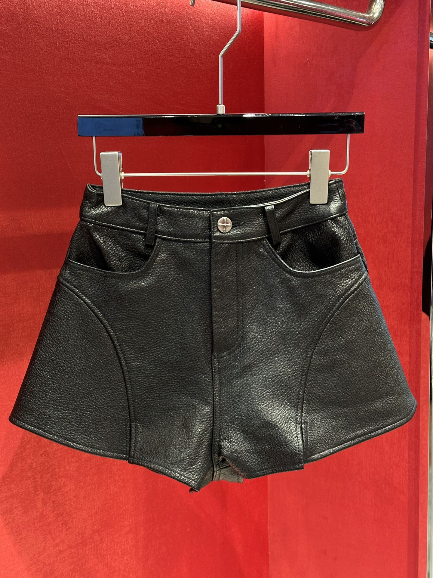 SMFKズボンチェックスーパーコピー夏新品 シンプル 短パン ショットパンツ レザー 美脚 レディース ブラック_1
