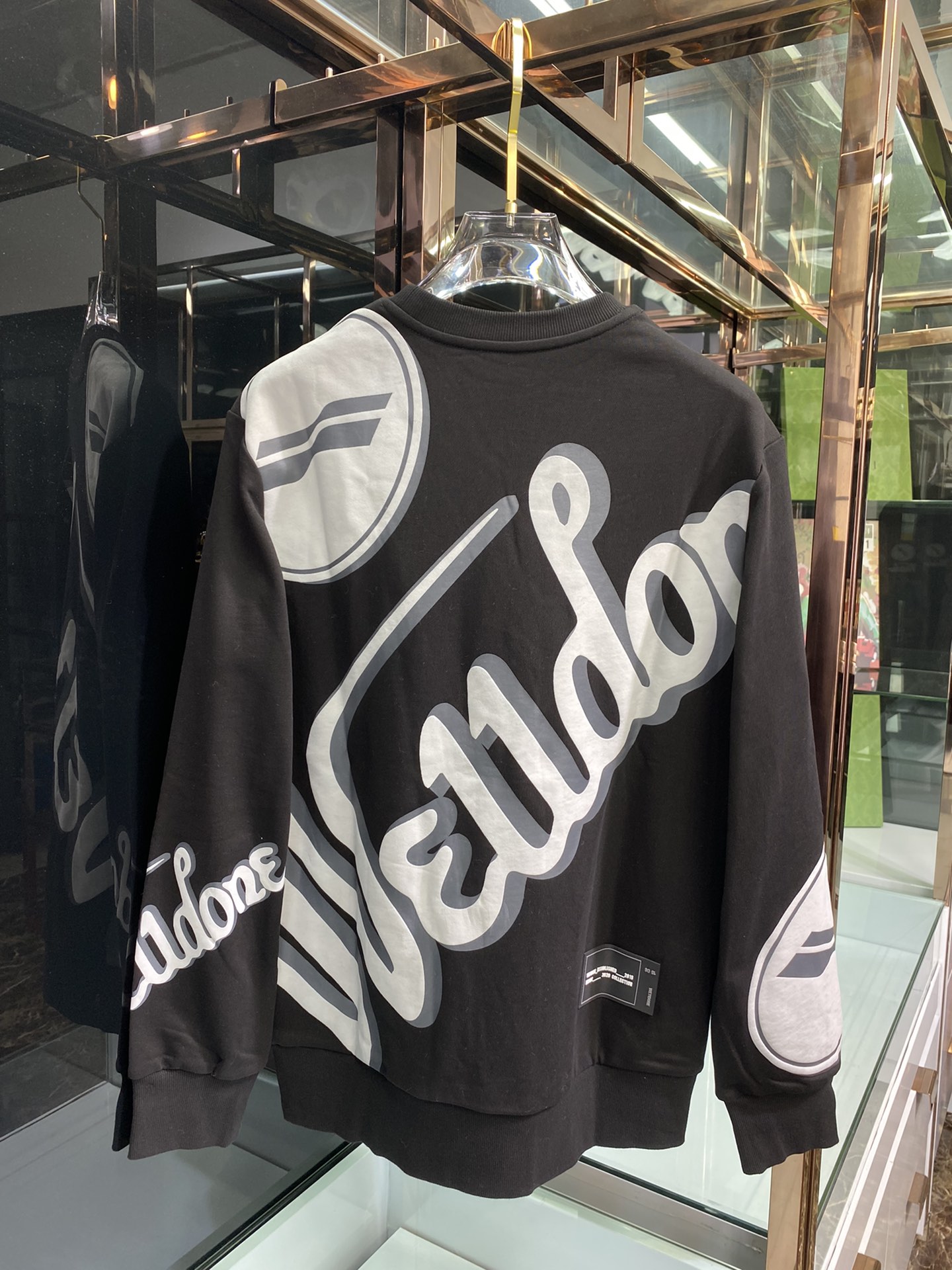 We11done 新商品! ウェルダンとは激安通販 人気 カジュアル 秋服 厚い フードなし パーカー シンプル ブラック_2