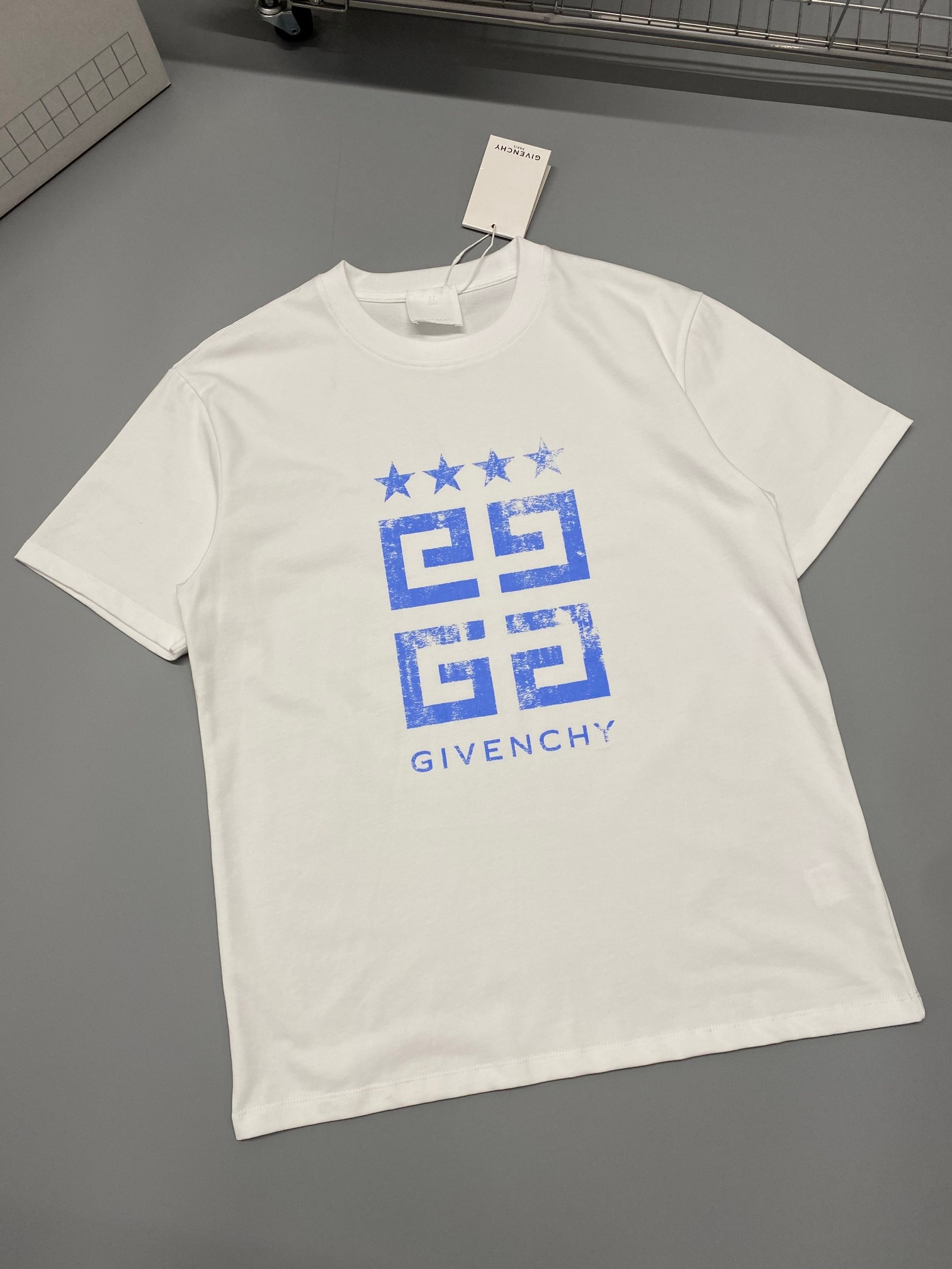 新作到着!! メンズ ジバンシーtシャツコピー コットン素材  柔らかな手触り_3
