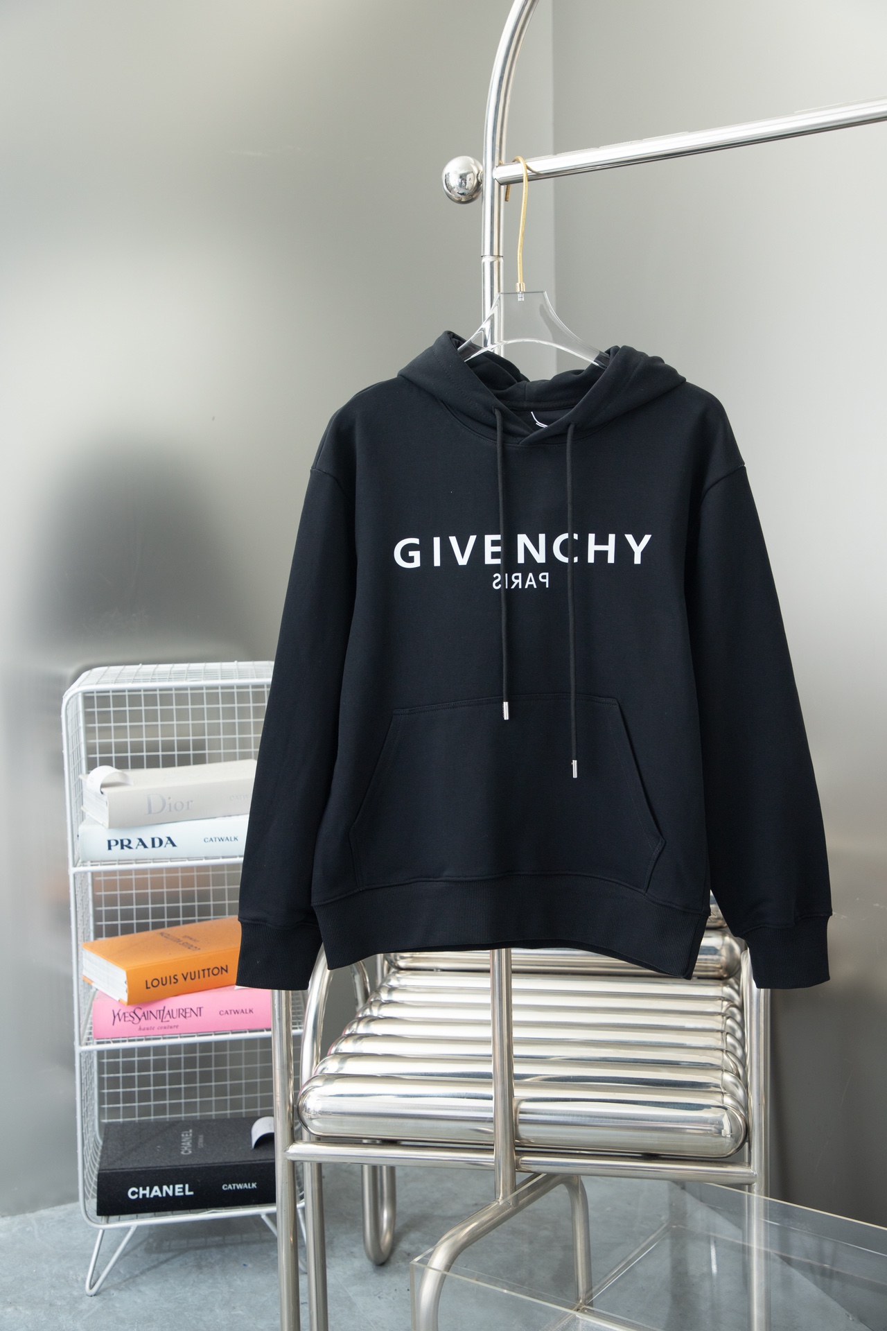 存在感のあるジバンシィパーカーn級品 二色展開  シルエットが良く_1