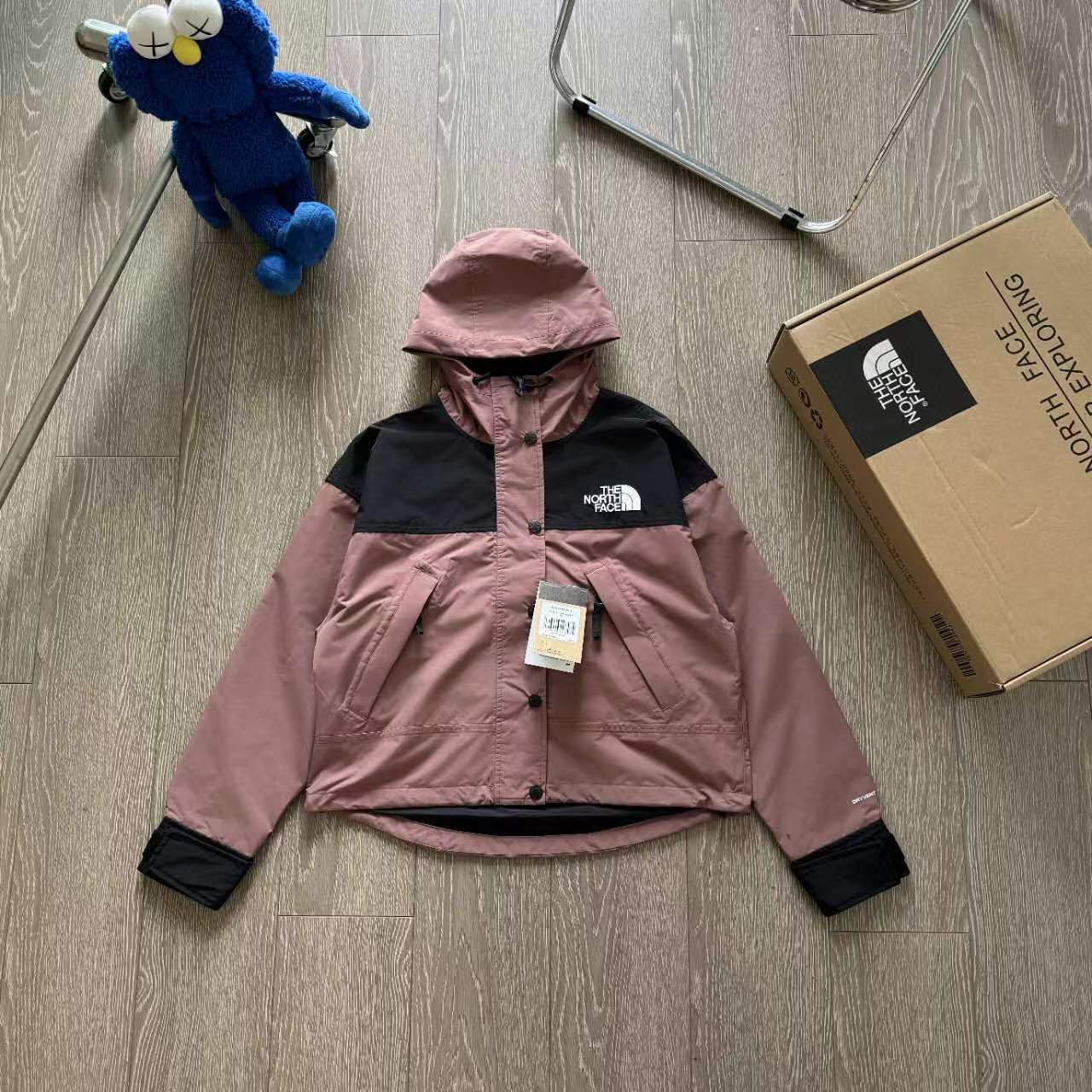 人気定番可愛いザ・ノースフェイス コーデ偽物　TNFショートジャケット DRTVENT防水生地_3