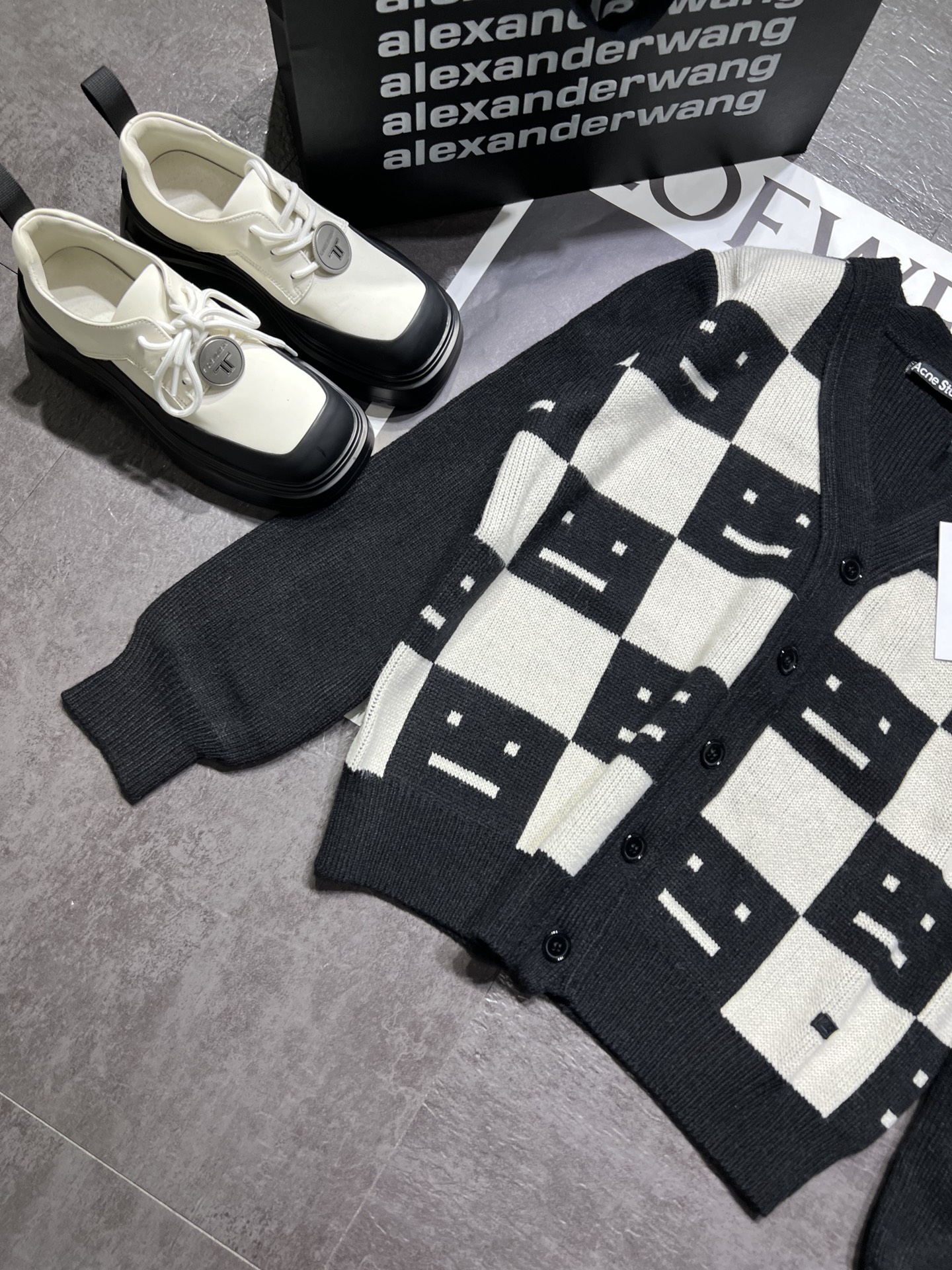 激安大特価最新作の アクネストゥディオズ ニットベストスーパーコピー 冬服 暖かい セータートップス 格子模様 ブラック_3